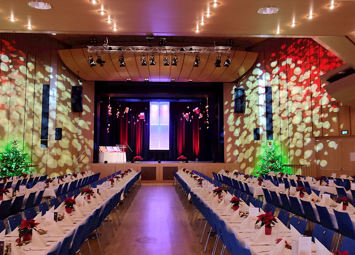 Grosser Saal Bankett Weihnachtsfeier Erding