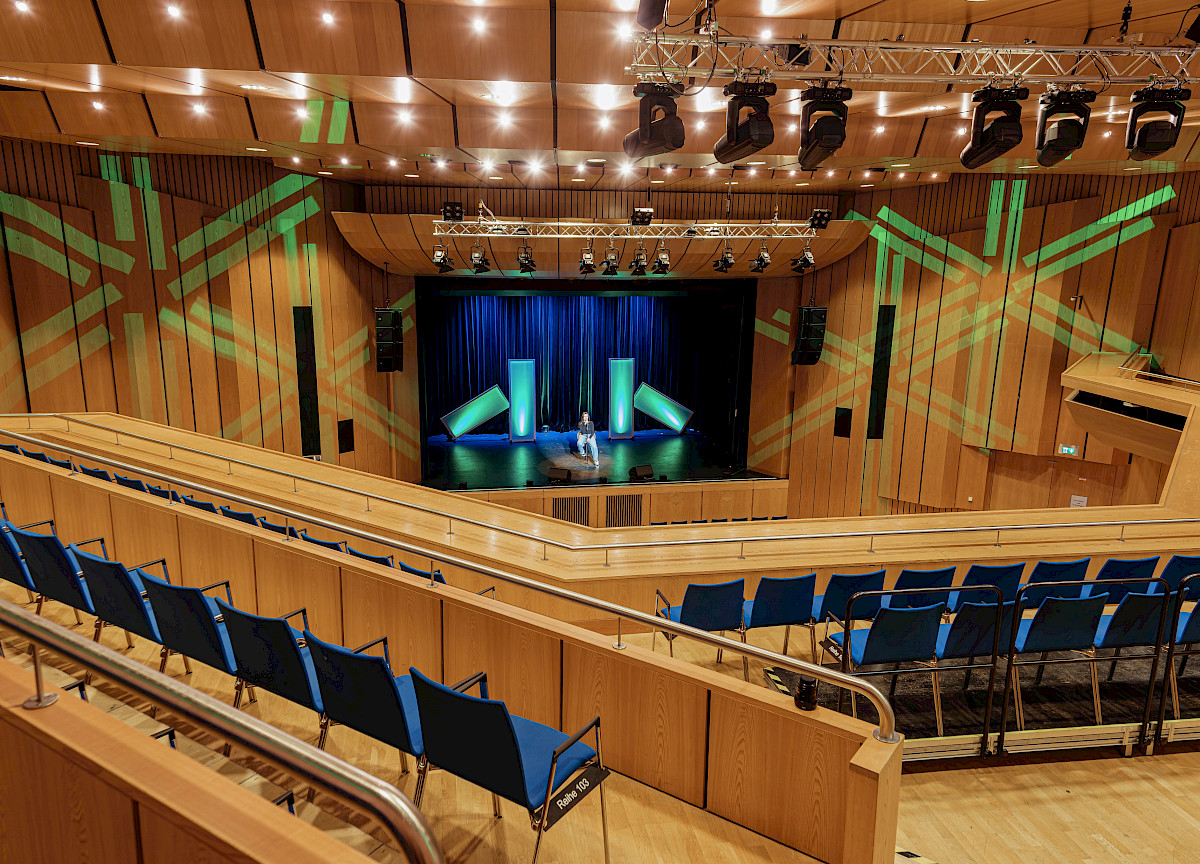 Grosser Saal Bühne Kulturevent Erding