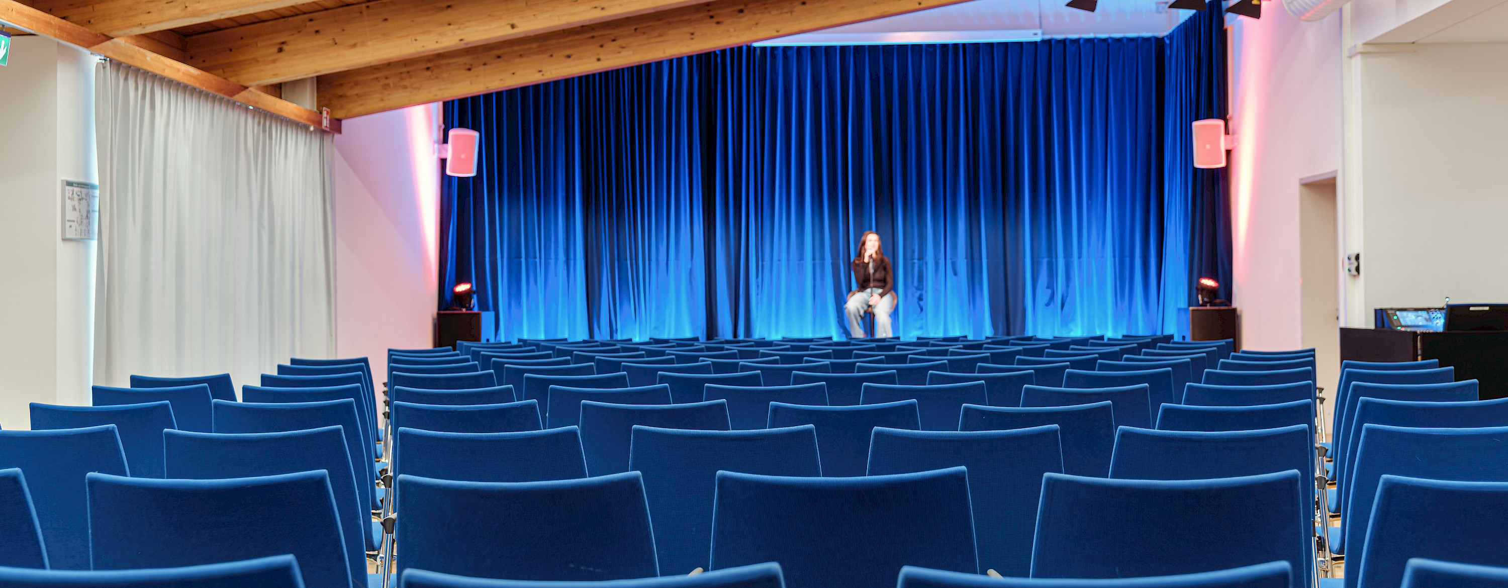 Kleiner Saal eventforum ERDING Reihe Kulturevent mit Bühne