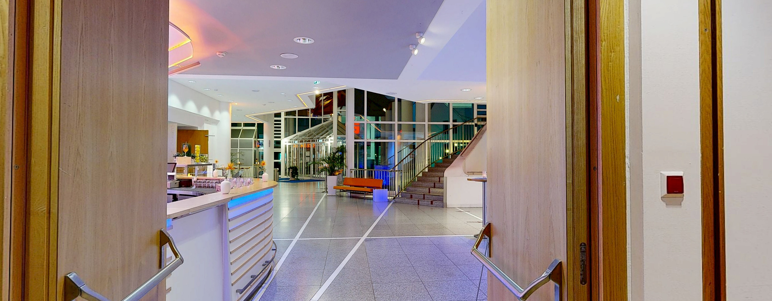 Kleiner Saal Blick ins Foyer