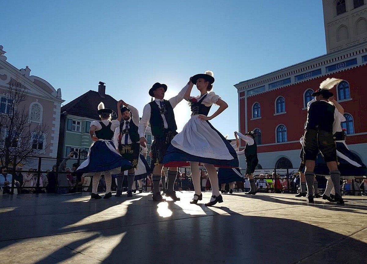 Bayerisches Tanzpaar Schrannenplatz Erding