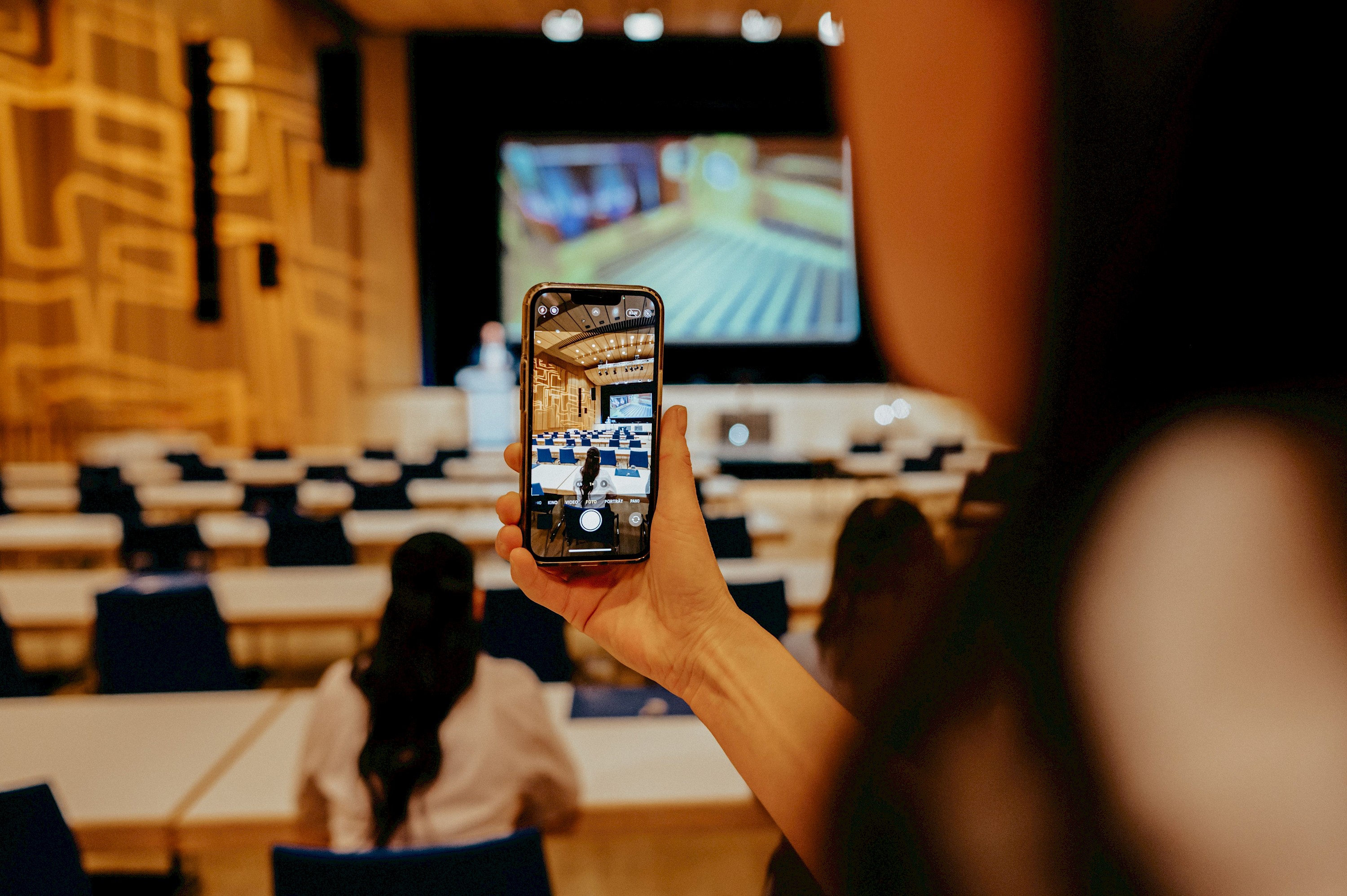 News eventforum ERDING Handyansicht im Saal