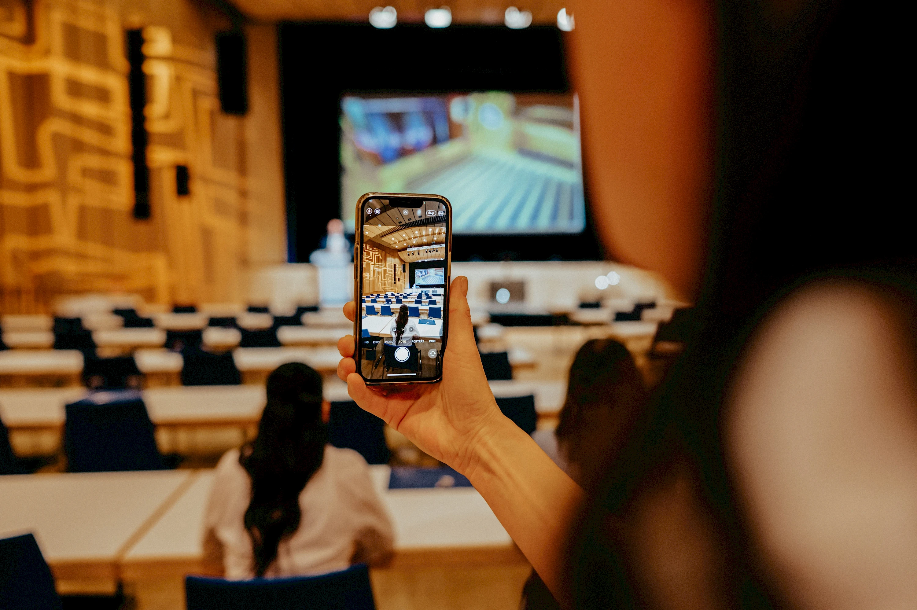 News eventforum ERDING Handyansicht im Saal